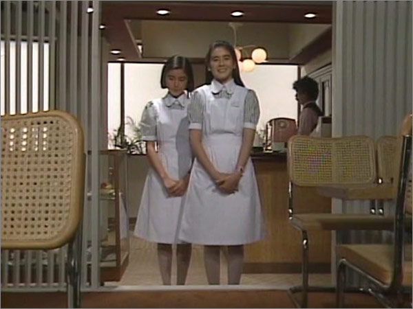 パートⅠ-看護学校の制服の晴江と陽子